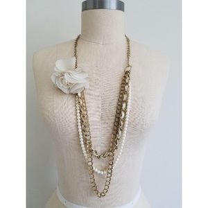 Forever 21 white/gold chain necklace with flower